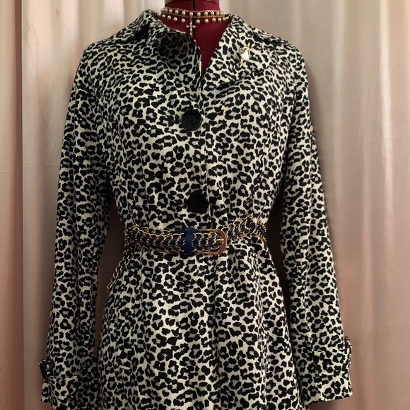 I only wish this coat fit me. I’ve had it since 2007 and wore it once. - Picture 7 of 7